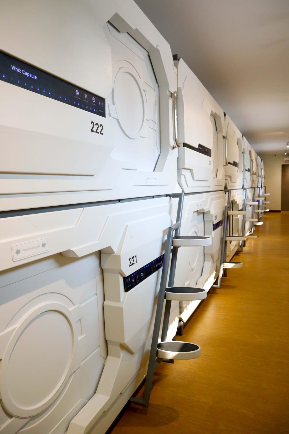Whiz Capsule Hotel Thamrin Jakarta Exterior foto